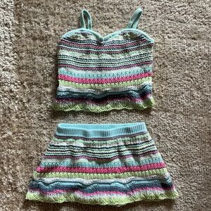 Design History Girls Small (6/7) two matching sets of knit crochet outfits